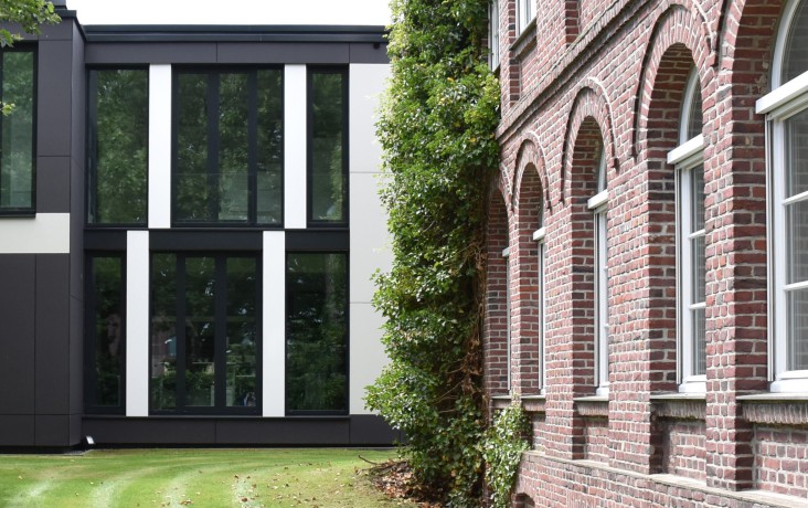 Bürohaus in historischem Umfeld